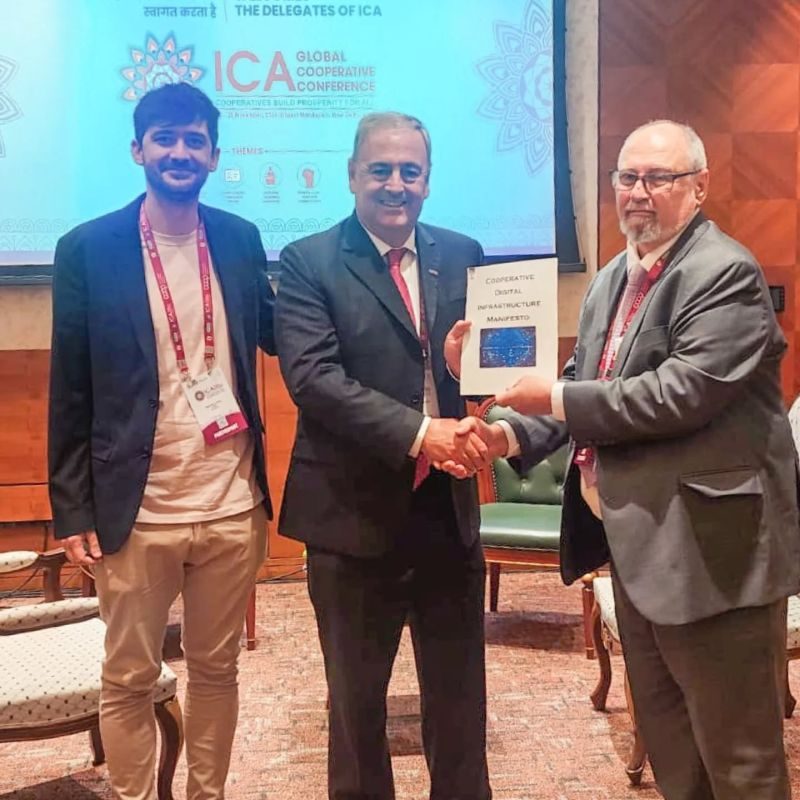 Entrega del Cooperative Digital Infrastructure Manifesto en la ICA